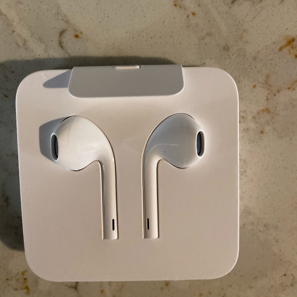 BRAND NEW I PHONE EAR BUDS WITH WIRE